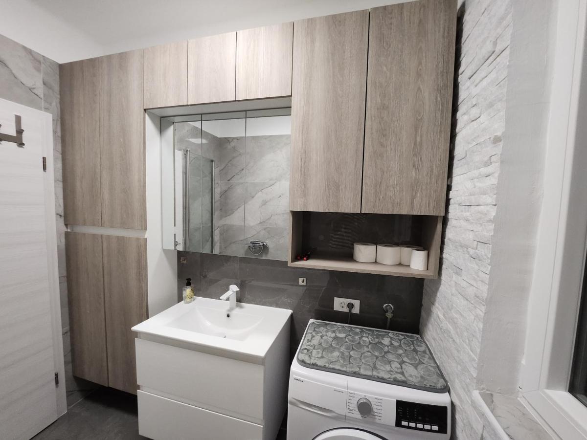 Airport Split Apartment Kastel Stafilic Ngoại thất bức ảnh
