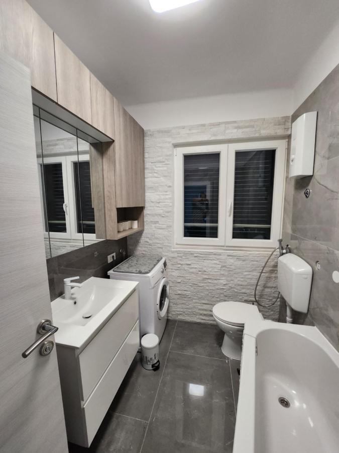 Airport Split Apartment Kastel Stafilic Ngoại thất bức ảnh